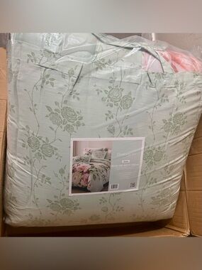 BebeFash Rose on Misty Green Floral Comforter